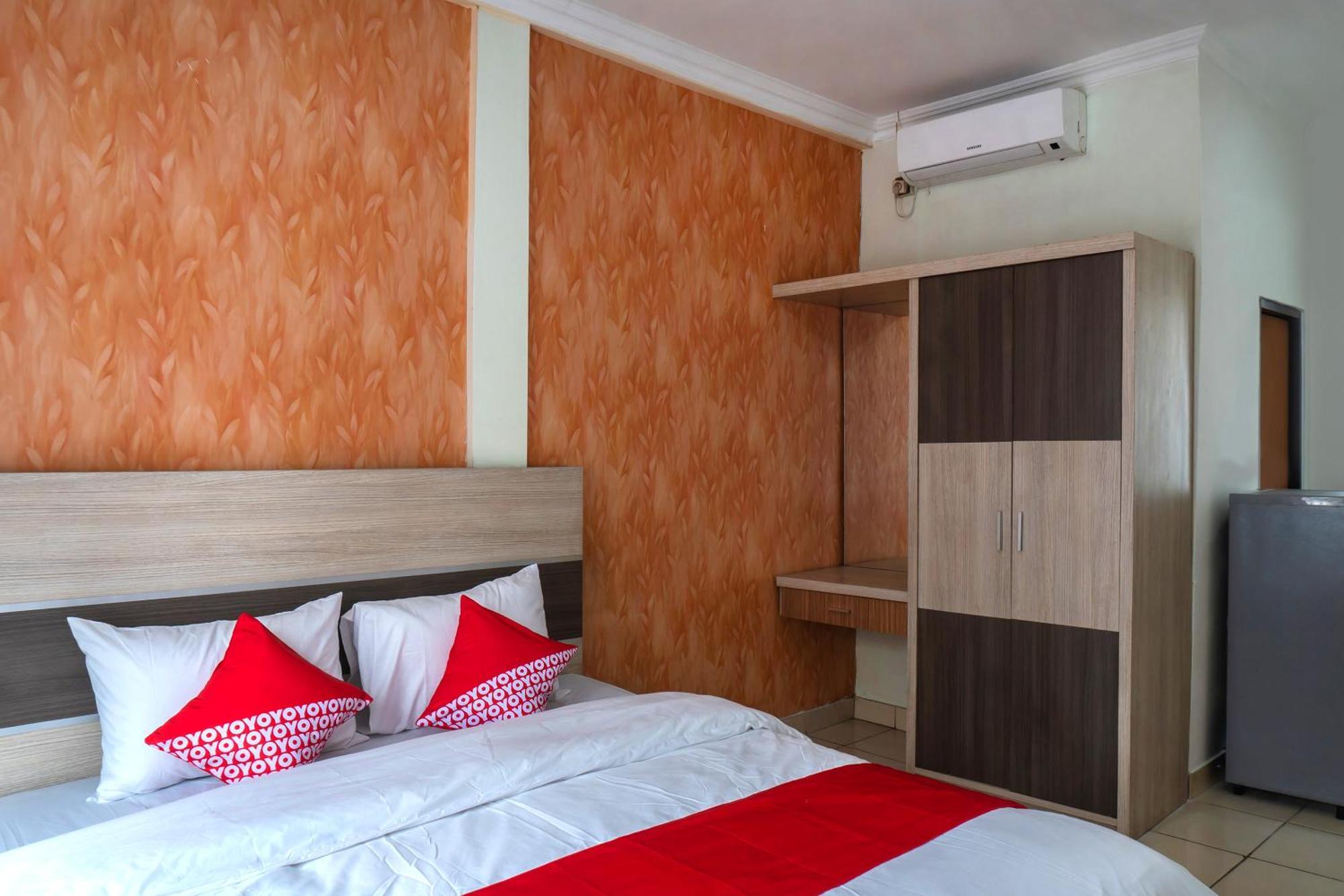 Super Oyo 617 Sukaraja Residence Syariah Bandung Esterno foto