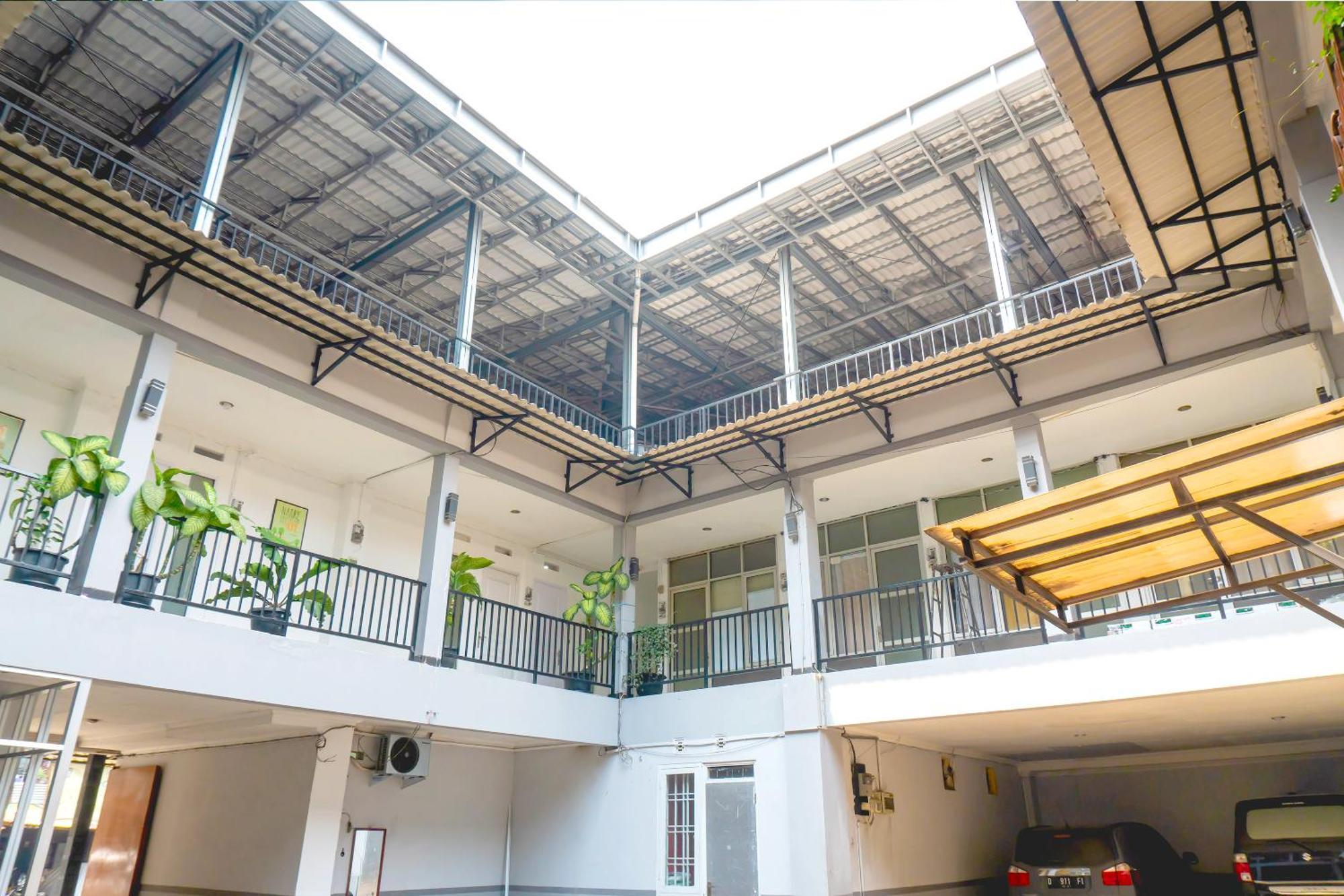 Super Oyo 617 Sukaraja Residence Syariah Bandung Esterno foto
