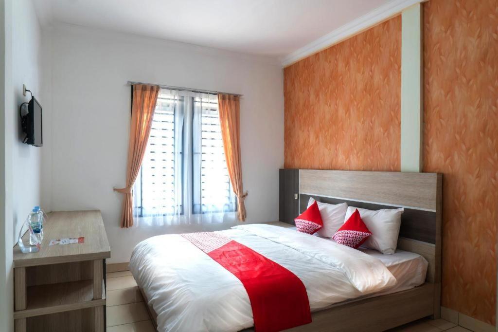 Super Oyo 617 Sukaraja Residence Syariah Bandung Esterno foto